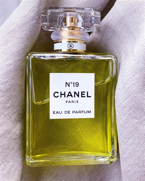 profumo da donna chanel 19|Chanel eau de parfum.